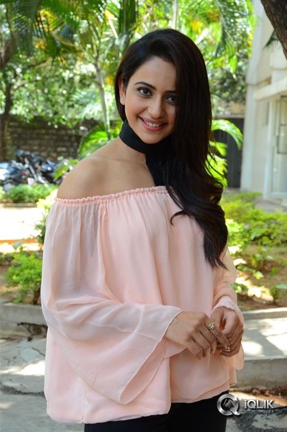 Rakul-Preet-At-Jaya-Janaki-Nayaka-Movie-Success-Meet